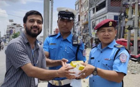 विद्यार्थी गौतमद्वारा प्रहरीकालागि मिनरल वाटर र फ्रुटी वितरण