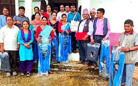 स्वर्गद्वारी नगरपालिका ५ सारीले गर्यो स्टेचर वितरण