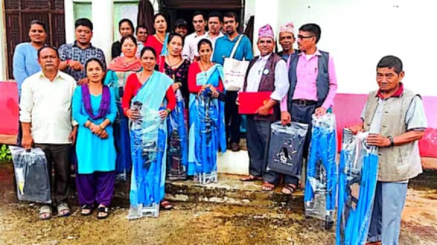 स्वर्गद्वारी नगरपालिका ५ सारीले गर्यो स्टेचर वितरण