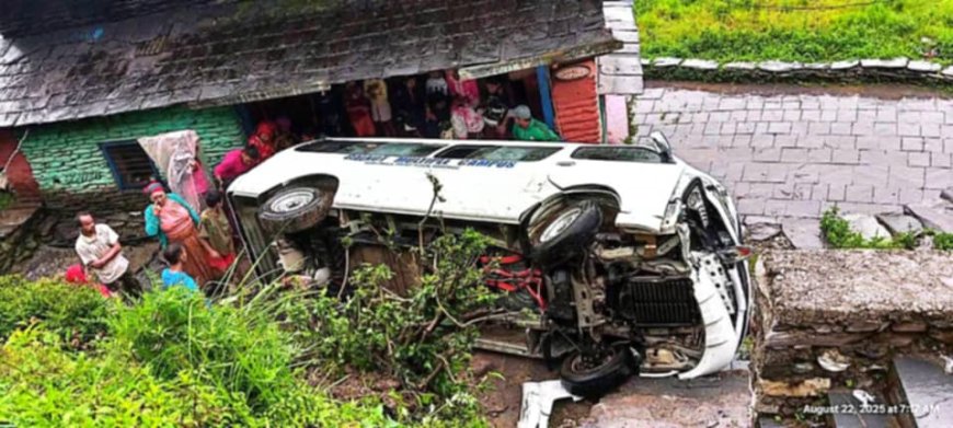 गलकोटमा भ्यान दुर्घटना, ६ जना घाइते